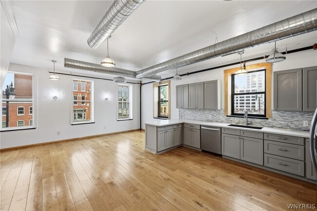 Photo - 110 Genesee St