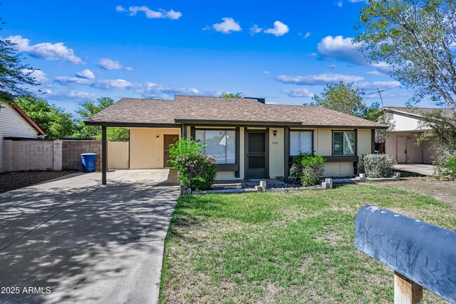 Building Photo - 1252 E El Parque Dr
