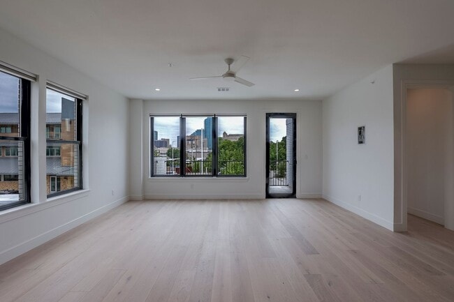 309 W Daggett Ave Unit 205