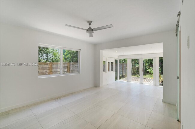 Photo - 550 W 49th St