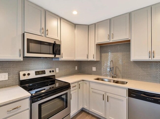 Photo - 3354 S Flower St