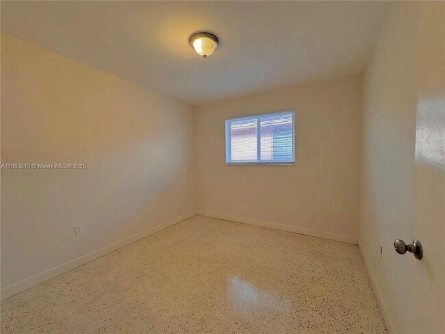 Photo - 628 W 17th St Unit 628