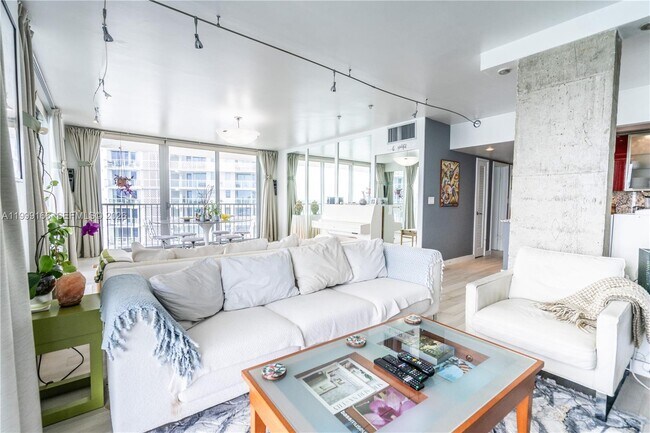 Photo - 800 West Ave Unit 946