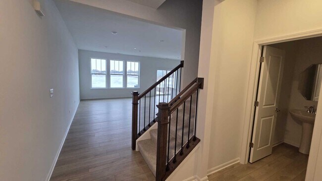 Photo - 460 Hathaway Ln