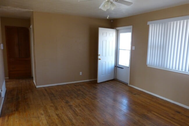Photo - 703 Dixie Dr