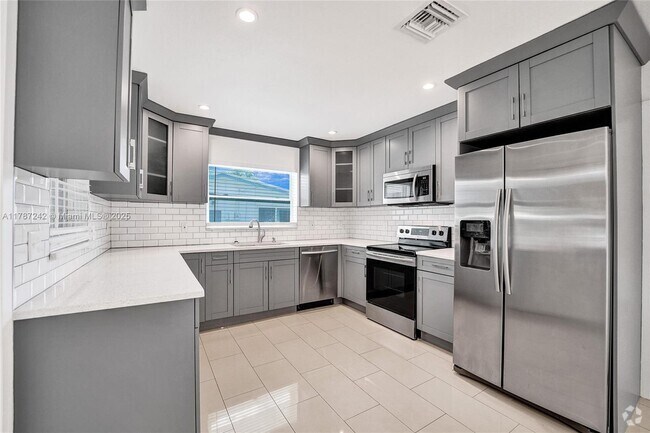 Building Photo - 5380 SW 3rd St Rental