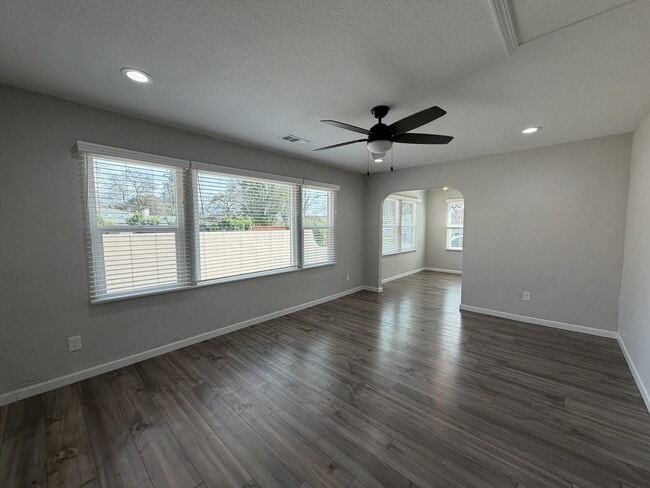 Photo - 221 Walden St