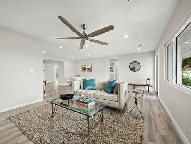 Living Room - 3142 Rose St
