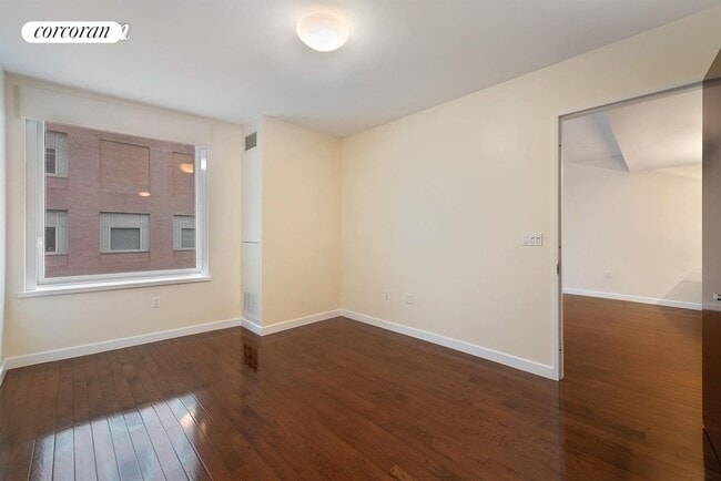 Photo - 462 W 58th St