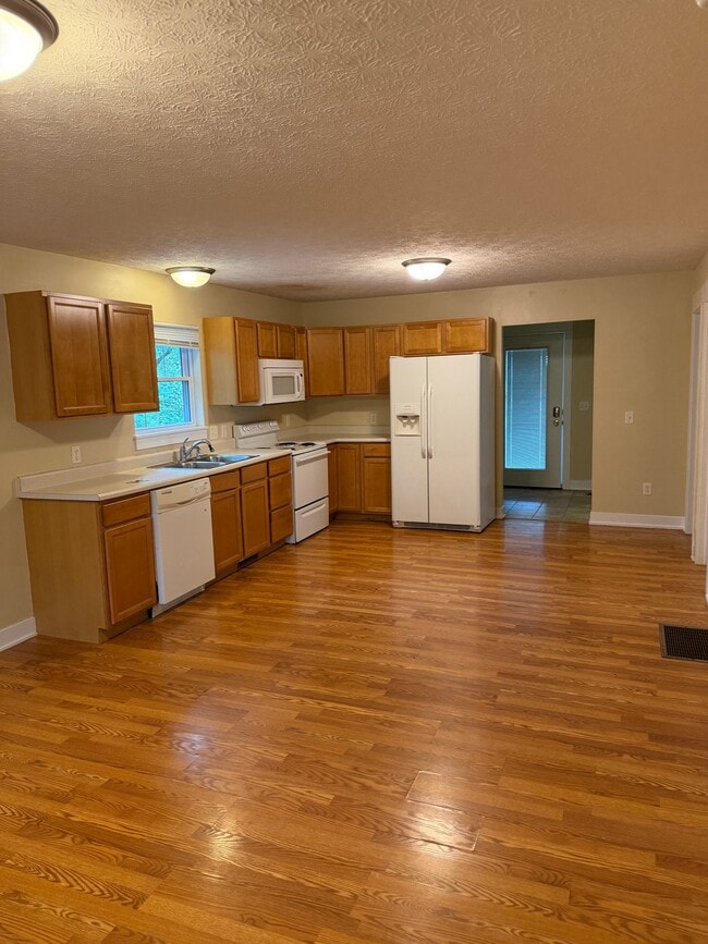 Photo - 215 E 15th St