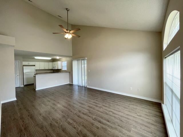 Photo - 925 Village Ln