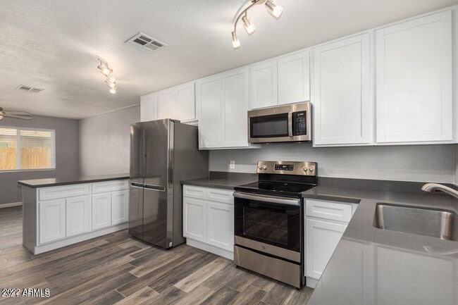 Building Photo - 3 N Naco Way Unit 1 Rental