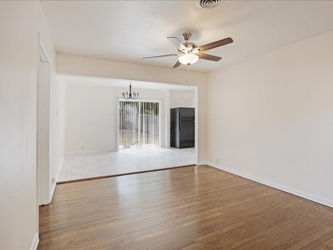 1924 E Jones Cir