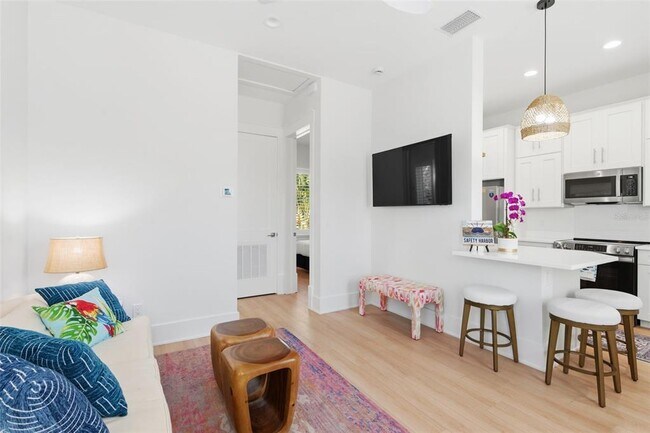 Photo - 345 Bailey St