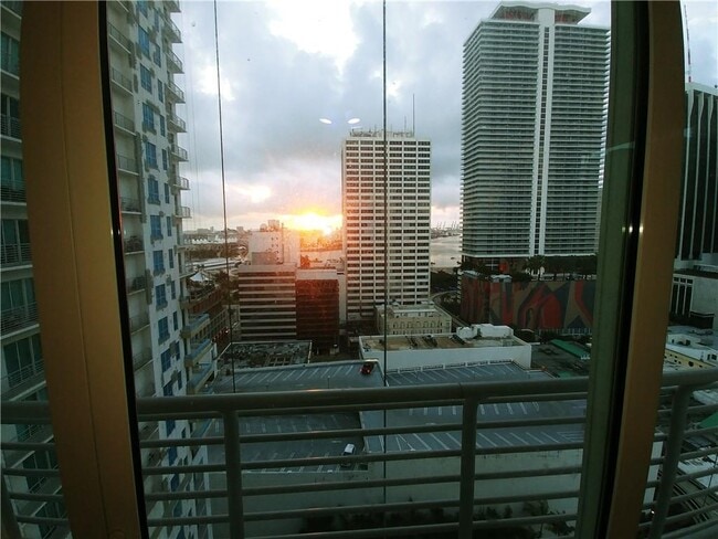Building Photo - 133 NE 2nd Ave Unit 1812 Rental