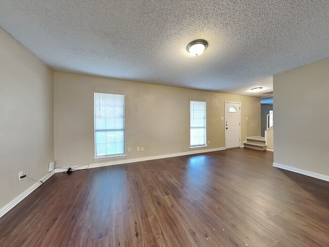 Photo - 209 Ripplewood Dr House