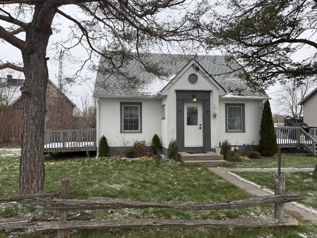 Building Photo - 48 Reddick St