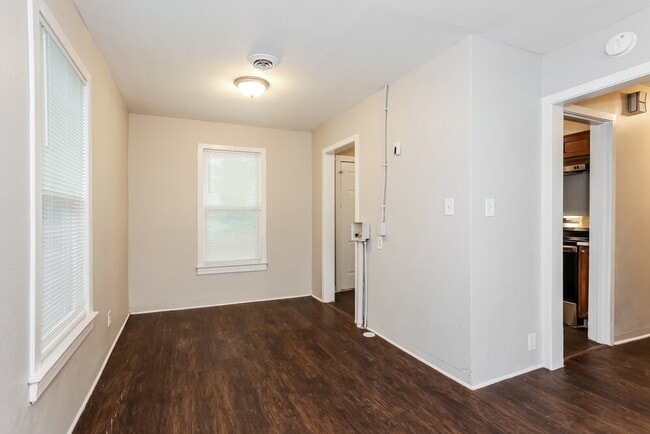Photo - 2969 Myra St