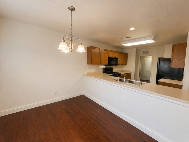 Photo - 3290 N Vista Ave