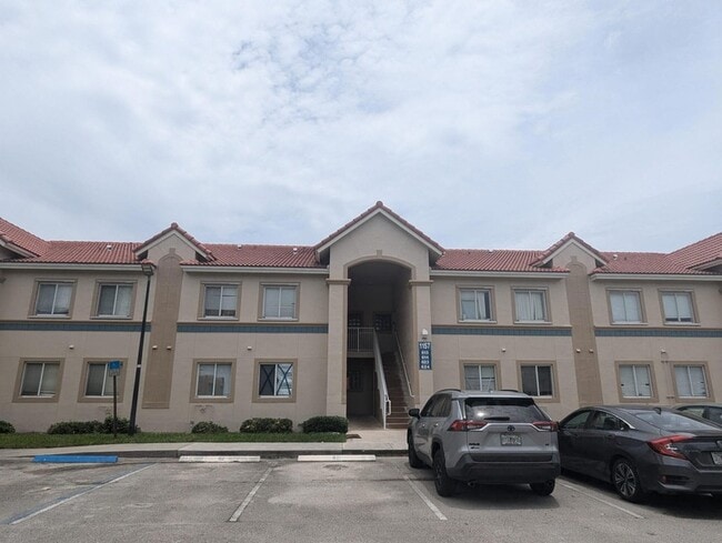 Building Photo - 1157 Golden Lakes Blvd Unit 614