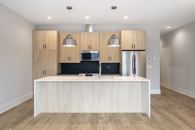 Photo - 3839 N Clark St Unit 304