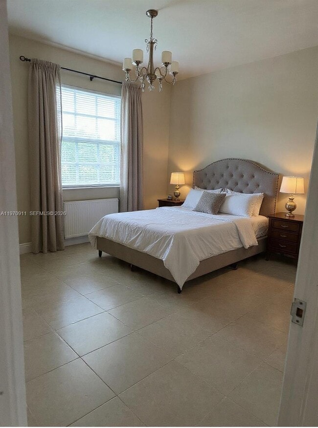 Photo - 861 E 14th St Unidad 0