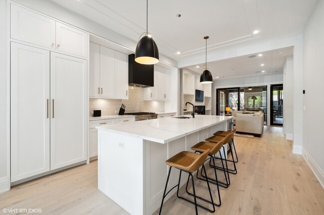 Photo - 2236 N Kenmore Ave Unit 1S