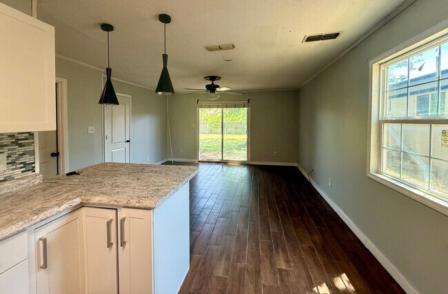 Photo - 2213 Spence Cir Unit 2