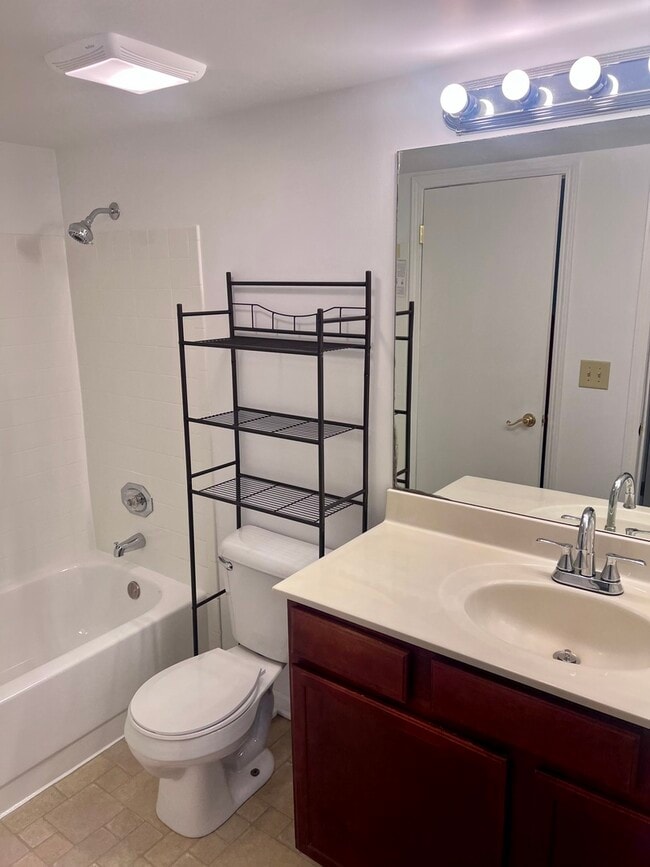 Photo - 120 Glengarry Dr