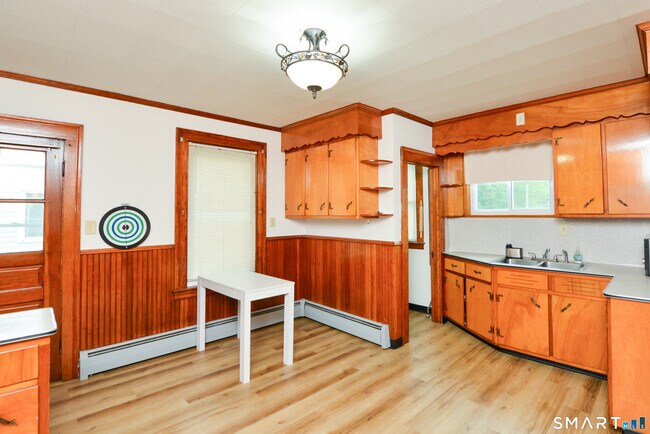 33 Zipp Ave