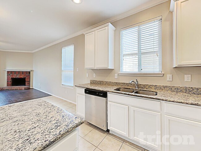 Photo - 404 Chert Ln