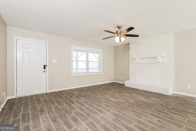 Photo - 219 Deerfield Dr