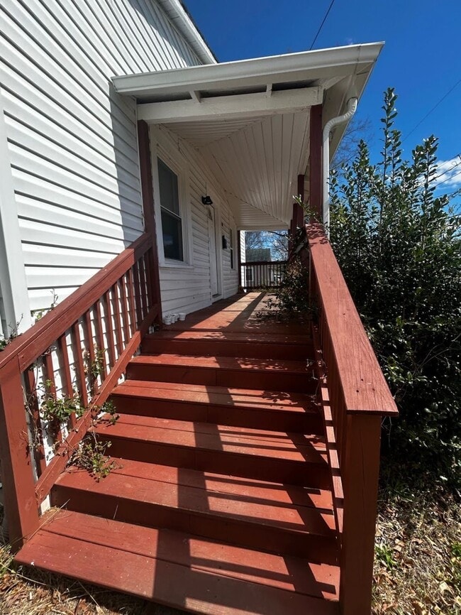 Photo - 350 Juless St