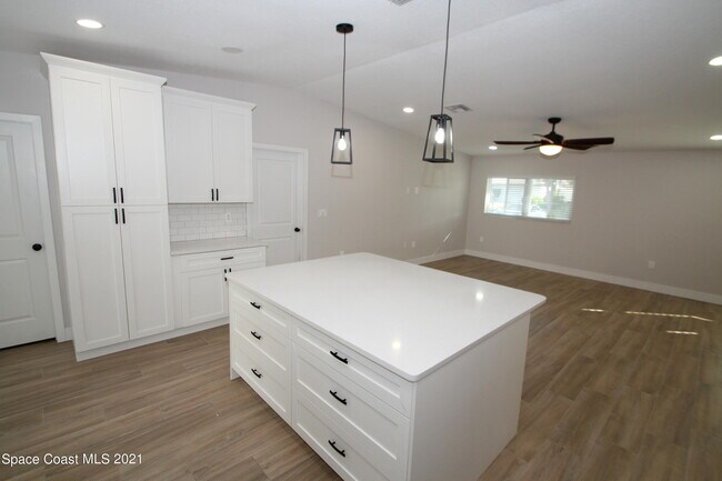 Photo - 580 Pine Tree Dr