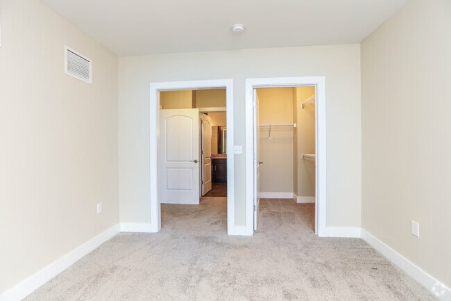 2BR, 2BA - 1,026 SF - The Oxford