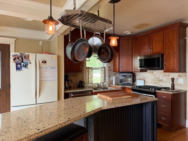 Photo - 801 W State St