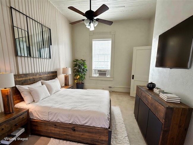 Building Photo - 102 S Houston St Unit 1 Rental