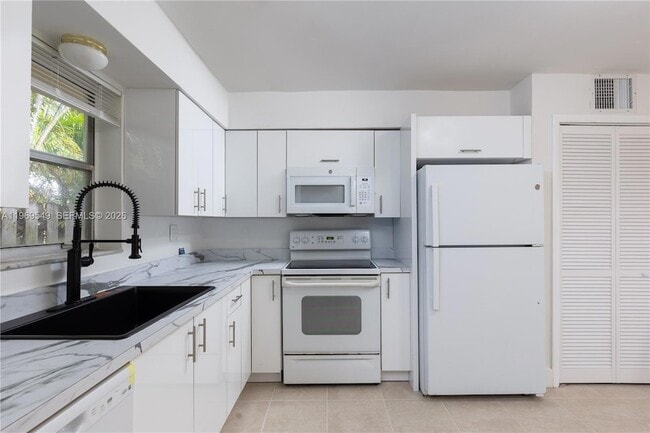 Building Photo - 129 SE 4th St