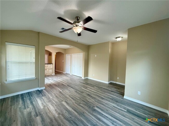 Photo - 101 Salas Dr