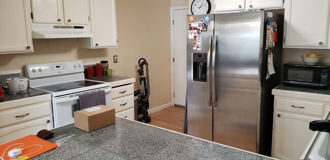 Photo - Excellent 3 Bed/2.5 Bath Mountain Shadows ...