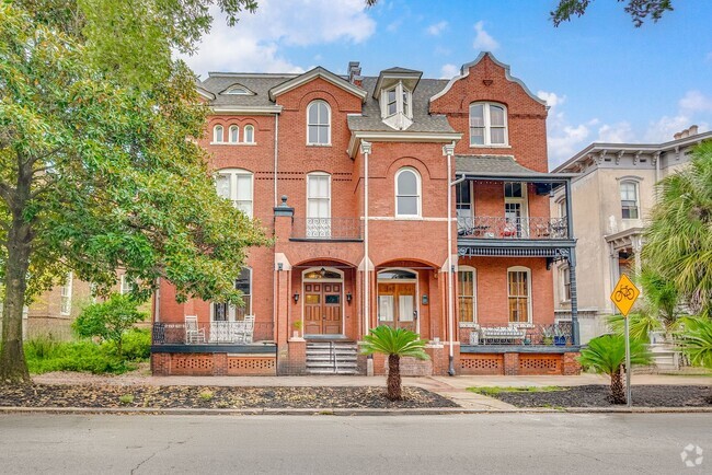 Building Photo - 308 E Gaston St Unit Main House