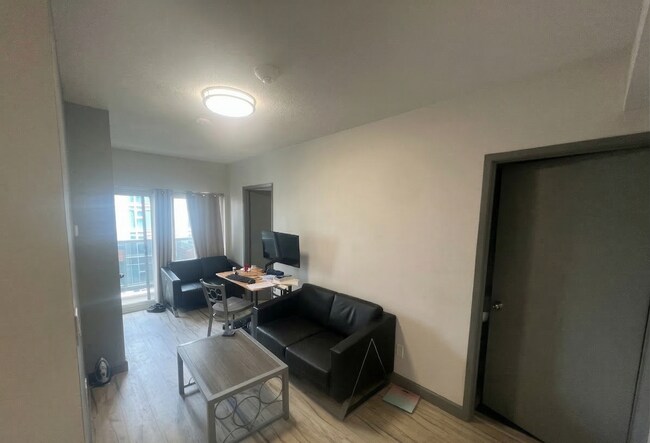 Photo - 258A-258A Sunview St