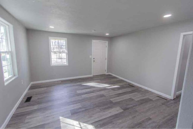 Photo - 211 S 2nd St