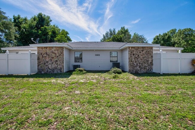 Building Photo - Freshly Updated Gulf Breeze Gem with New Appliances!