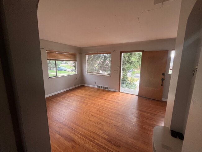 Photo - 2160 King St