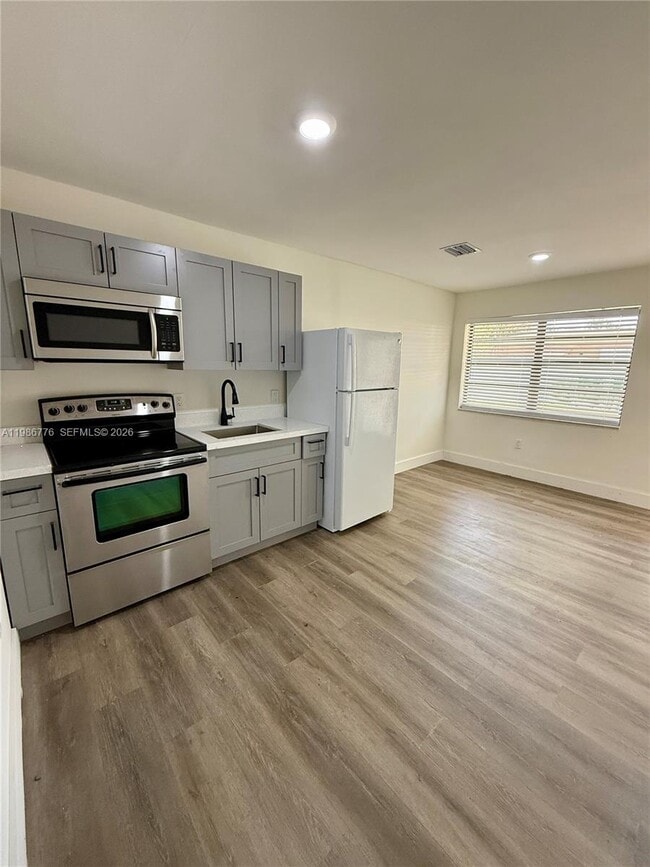 Building Photo - 1731 Alcazar Dr Unit 1