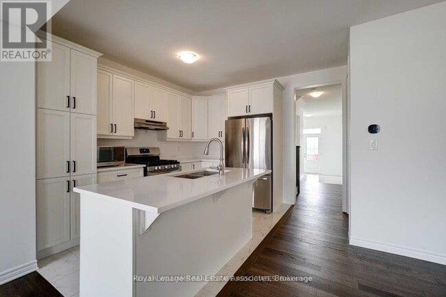 Photo - 359 Gordon Krantz Ave