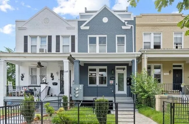 Photo - 750 19th St NE Unit 3
