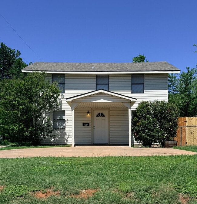 Building Photo - 3 Bedroom 2 Bath 2 Story Updated