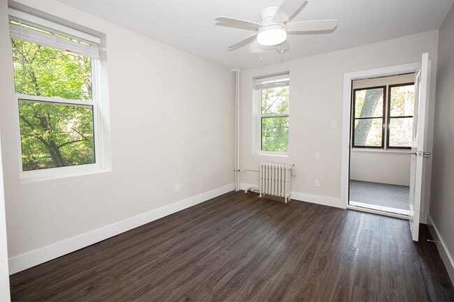 Building Photo - 834 Grosvenor Luxury Apartment